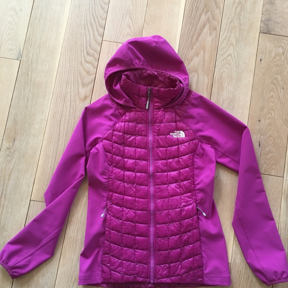 Beautiful jacket wore it twice.